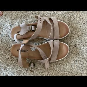 nude sandals!
